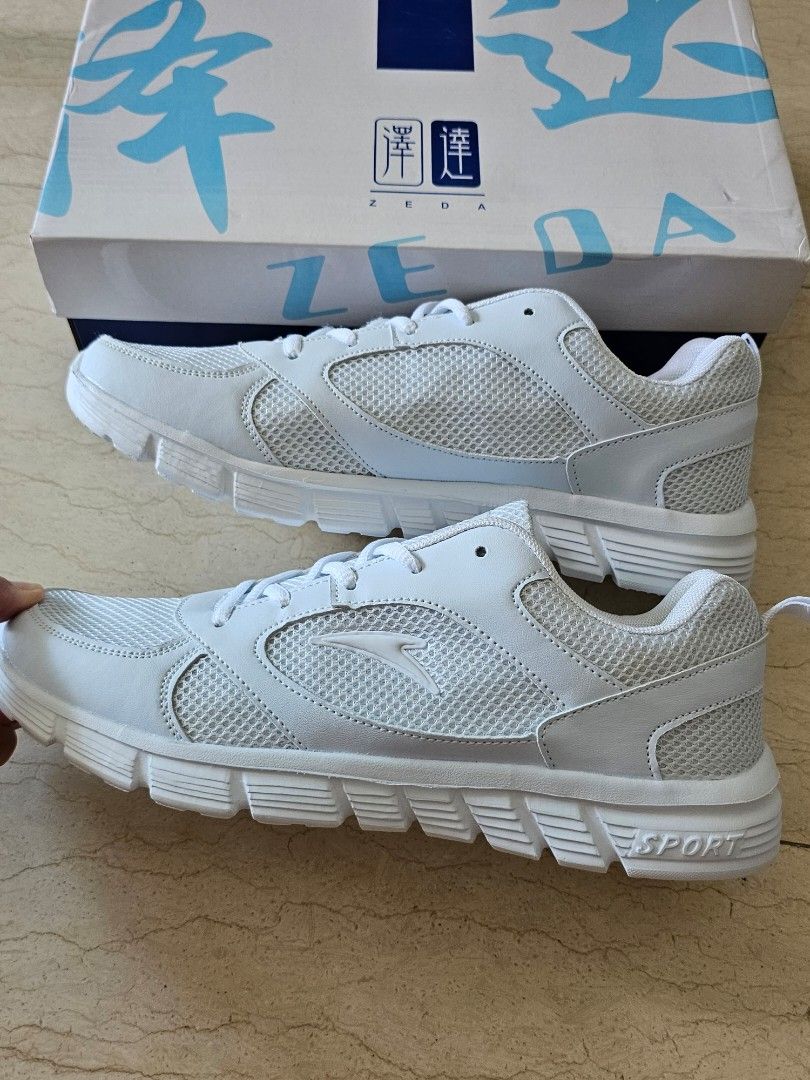 White sports shoes best sale for boys
