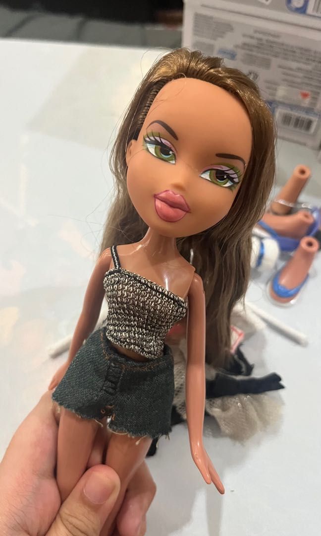 Bratz clothes and shoes 2025