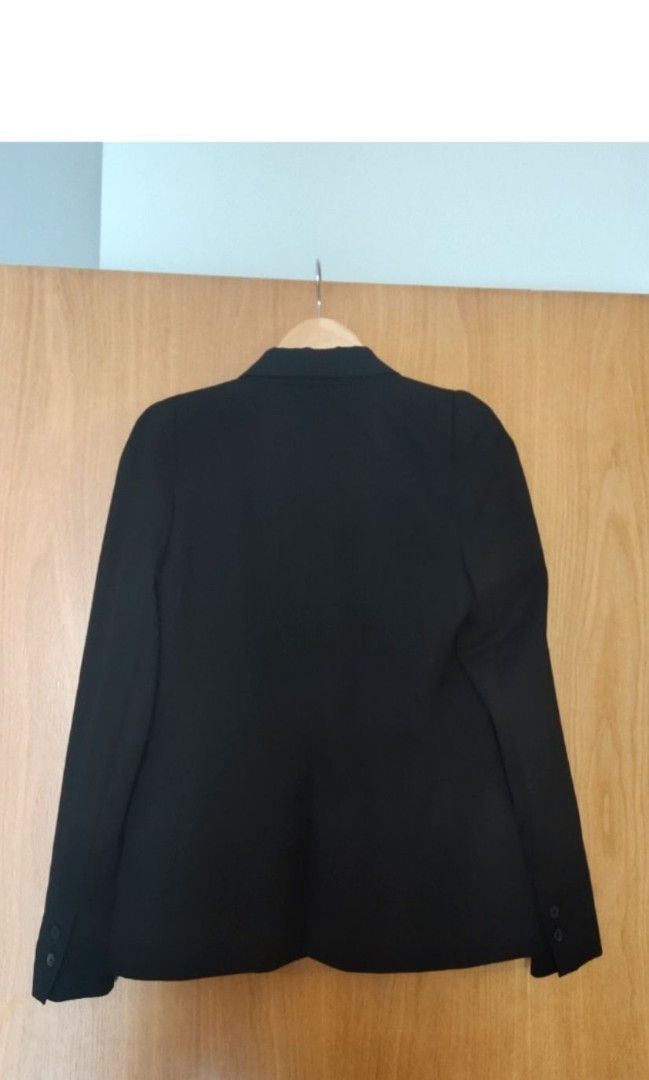 Zara black blazer (Category: Coats, Jackets and Outerwear) located in Malabon City. Submitted by luckyfive (Listing ID 1265134537, Image 3). Description: Zara black blazer with pleated cap design, concealed front pocket in great if not excellent condition, coat is still back, hardly worn Labelled S, fits S-M more items listed everyday discount on multiple purchase follow me and get extra 5% discount, 10% to repeat customer.