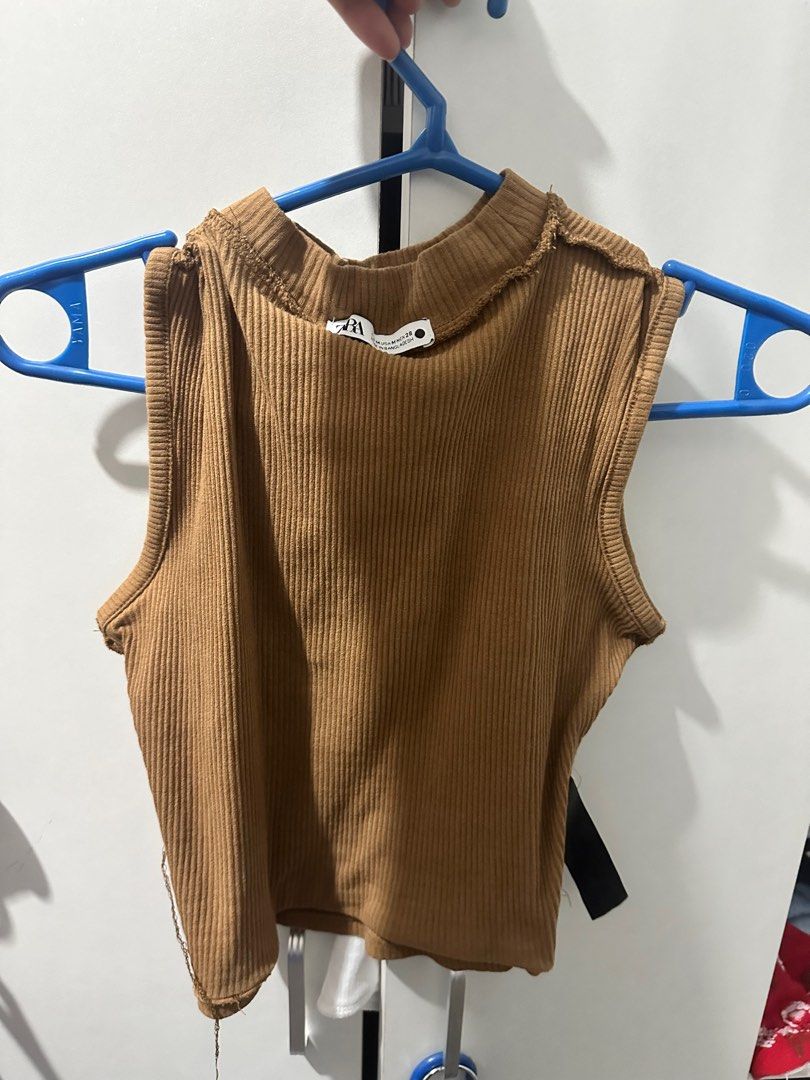 ZARA Crop Top Ribbed Brown - Medium (Category: Sleeveless) located in Manila. Submitted by everythingsale101 (Listing ID 1265111452, Image 1). Description: ZARA Good as new; ready to wear M on tag but can fit up to large (super stretchy material) Ribbed Brown color Cropped design.