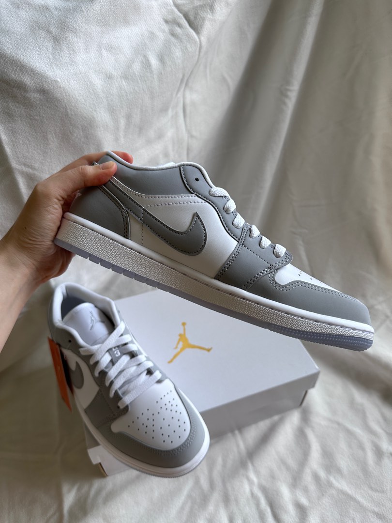 Jordan store 1 wolf