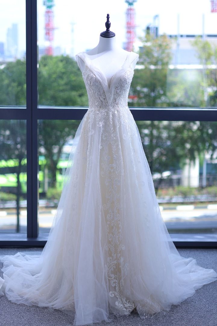 White sale dress train