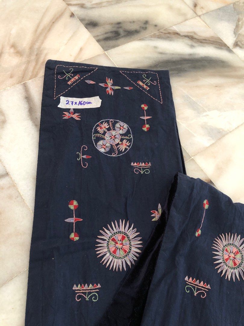 Alas / Table Runner Dark Blue, Furniture & Home Living, Home Decor