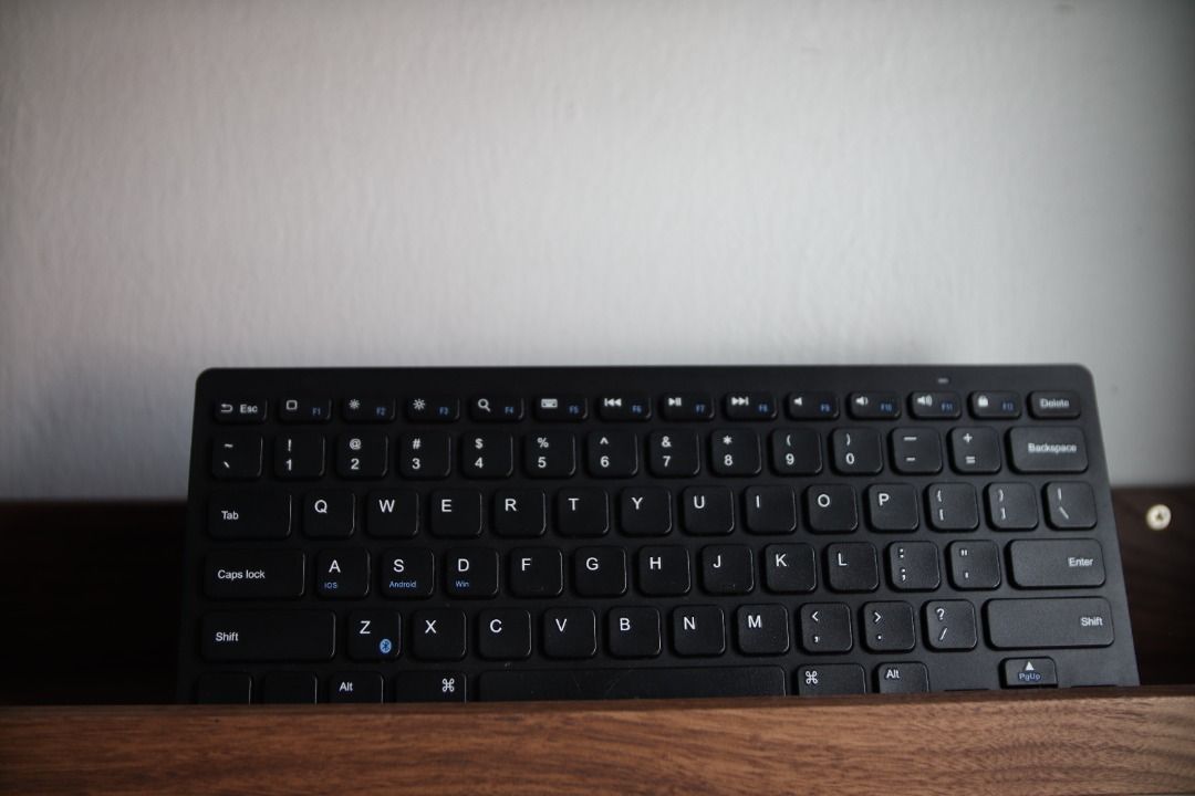 Anker ultra compact online bluetooth keyboard model a7726