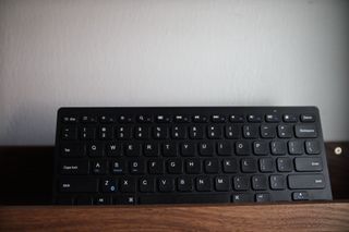 Anker A7726 Bluetooth Ultra-Compact Keyboard for Mobile and Tablet Device