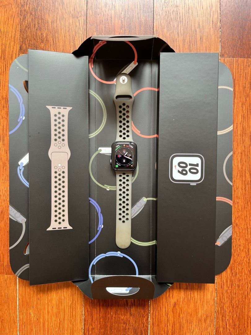 Apple Watch Nike SE 40mm Free Apple Sport Band Midnight