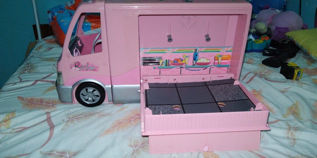 Barbie camper van store 2006