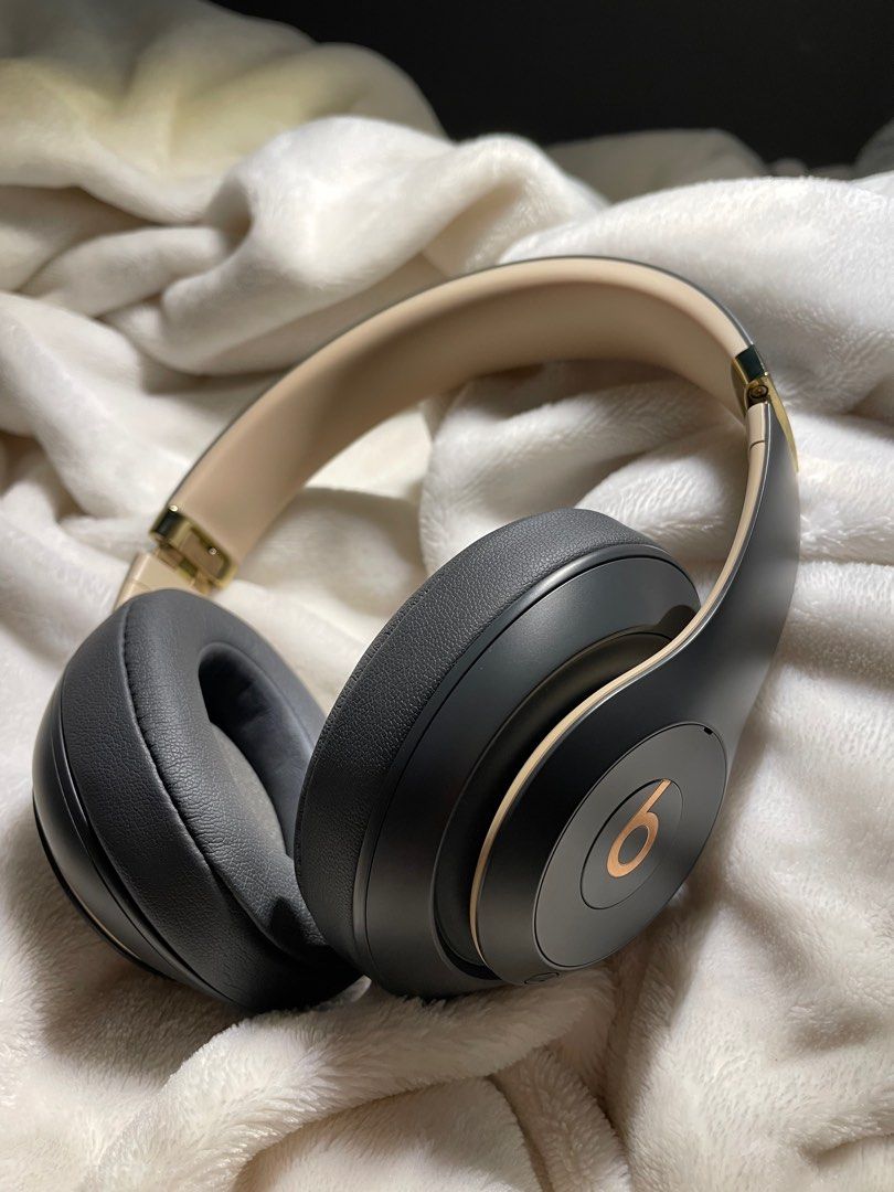Best Headphones for Athletes - Beats Studio3 by Dr. Dre 