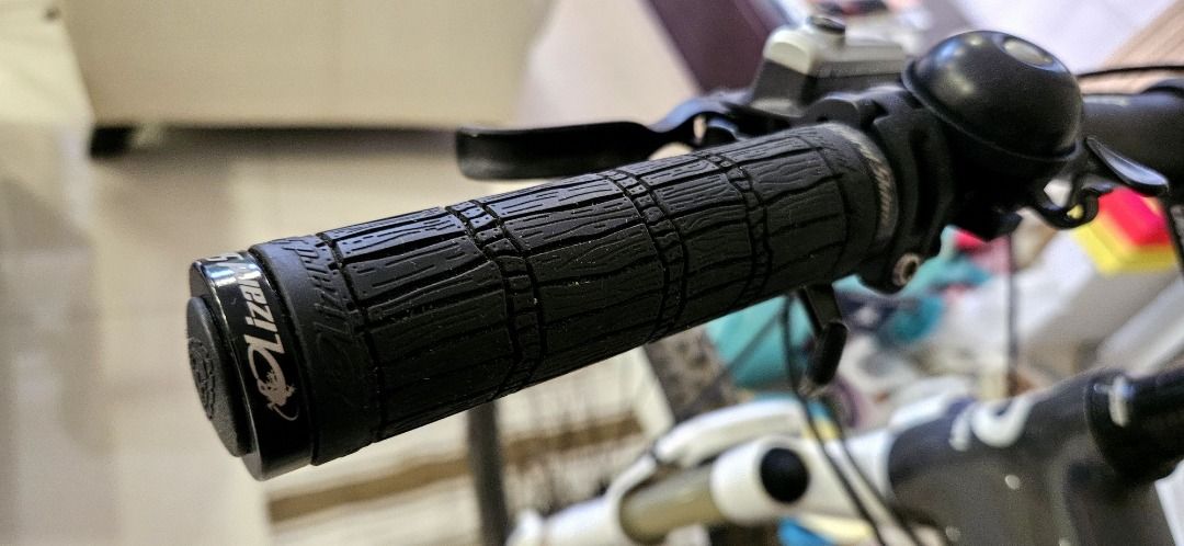 Boardman handlebar hotsell grips