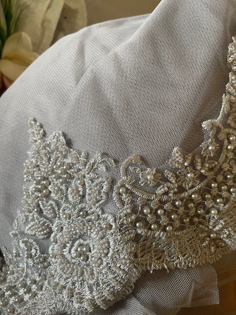 Pearl deals border lace