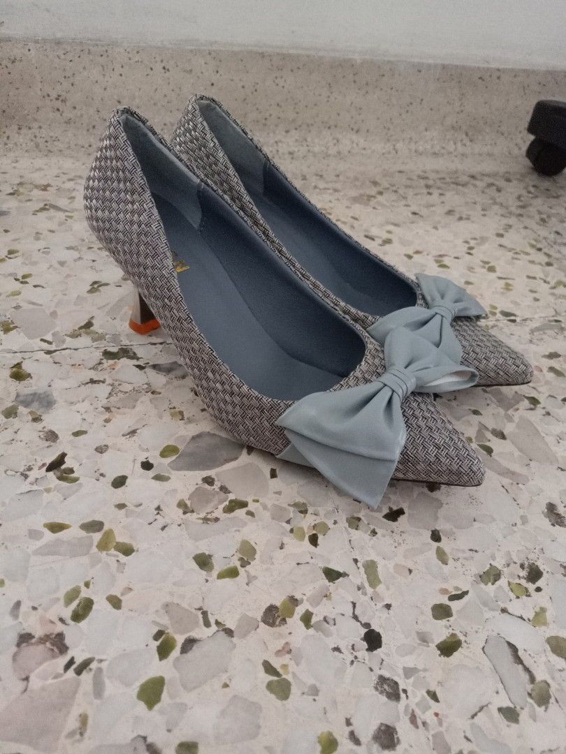 Blue top ribbon heels