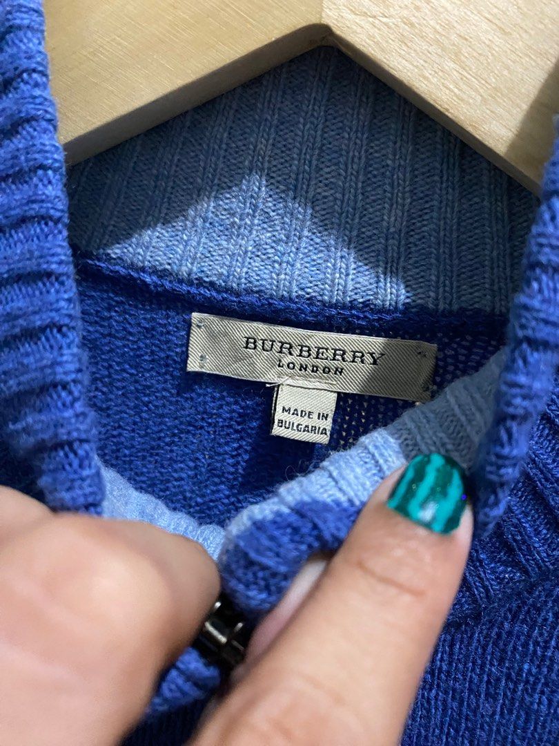 Burberry zipper pull deals