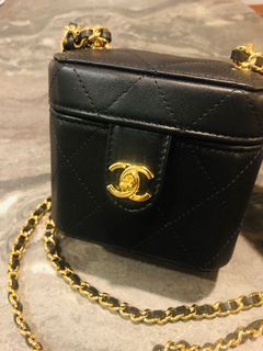 Chanel 22A Round Vanity Bag, Women's Fashion, Bags & Wallets, Purses &  Pouches on Carousell