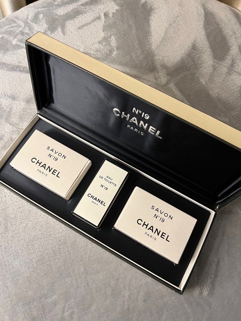Chanel No.19 Vintage Set (Category: Fragrance & Deodorants) located in Taguig. Submitted by Notajang (Listing ID 1265211504, Image 2). Description: Vintage Chanel No. 19 perfume Set Never been open .
