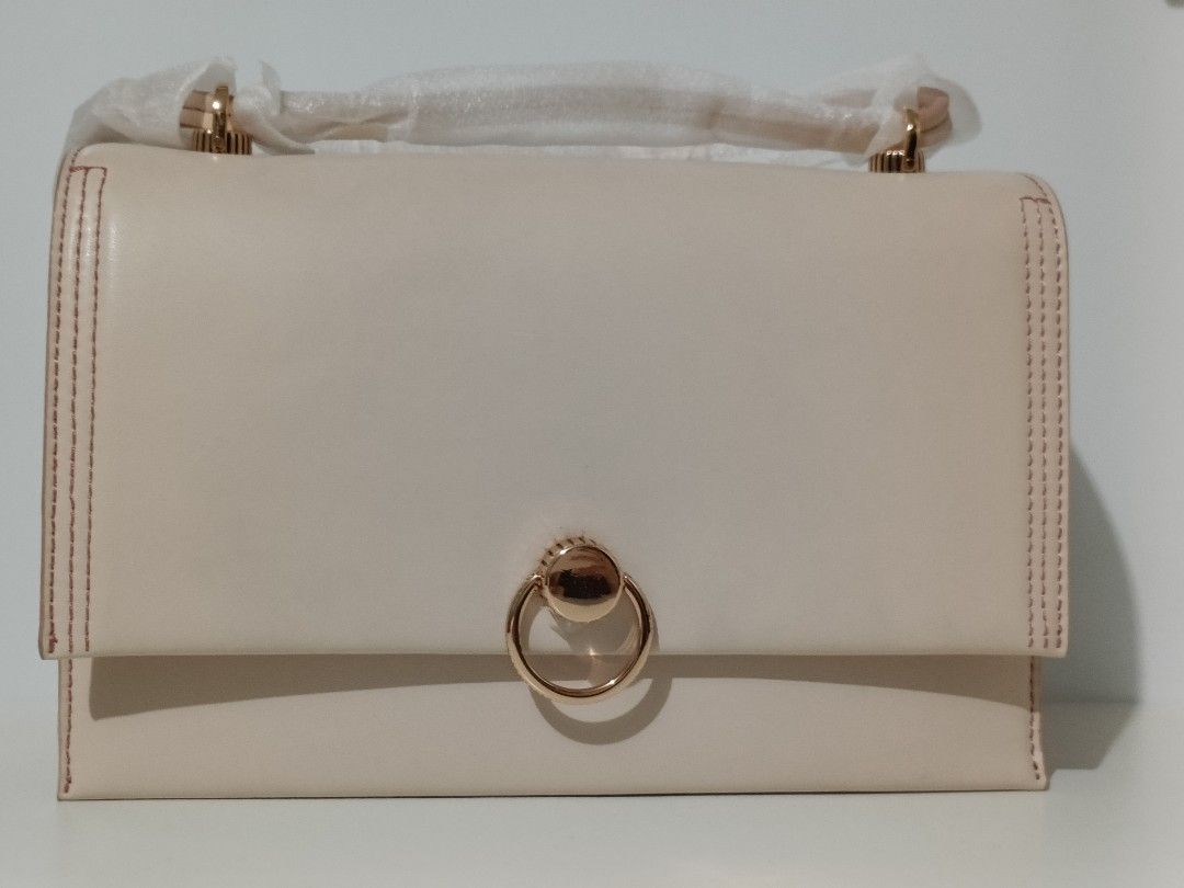 Charles & Keith bag original (Category: Cross-body Bags) located in Manila. Submitted by whimsync (Listing ID 1265242632, Image 1). Description: .