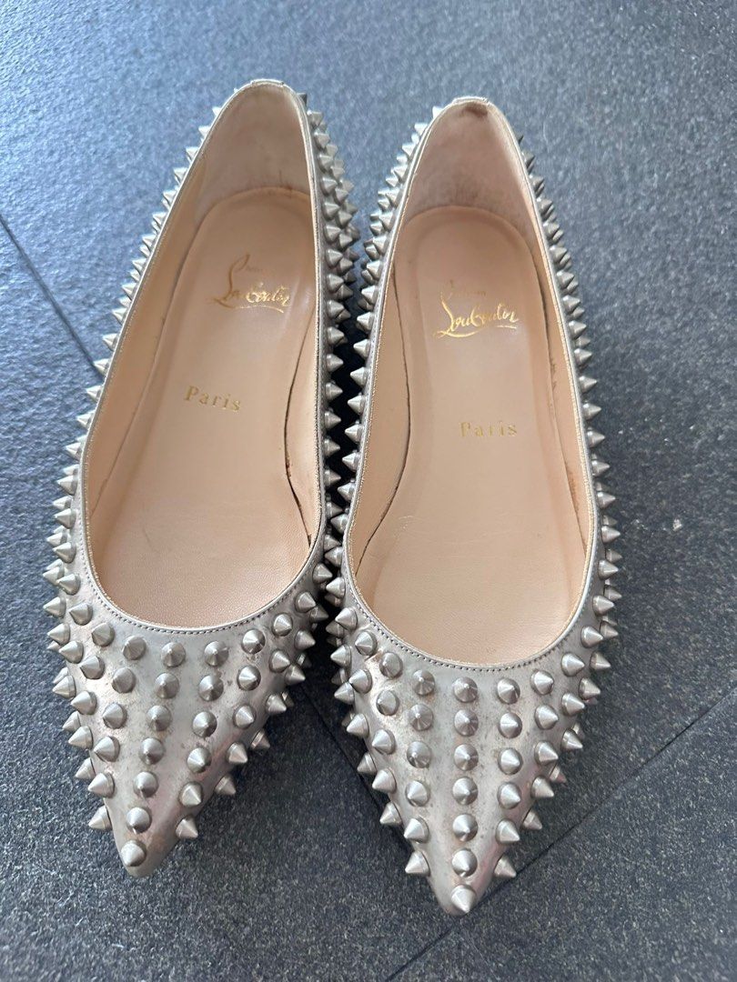 Louboutin flats hot sale spikes