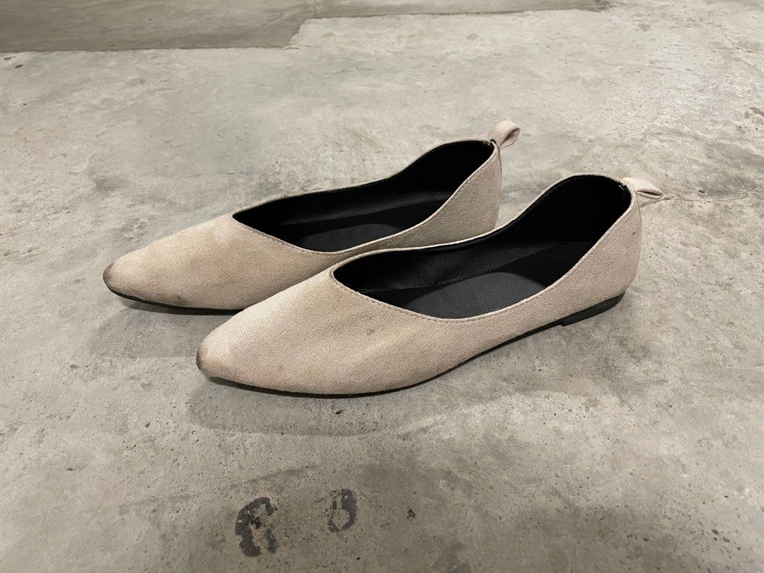 Comfortable beige clearance flats