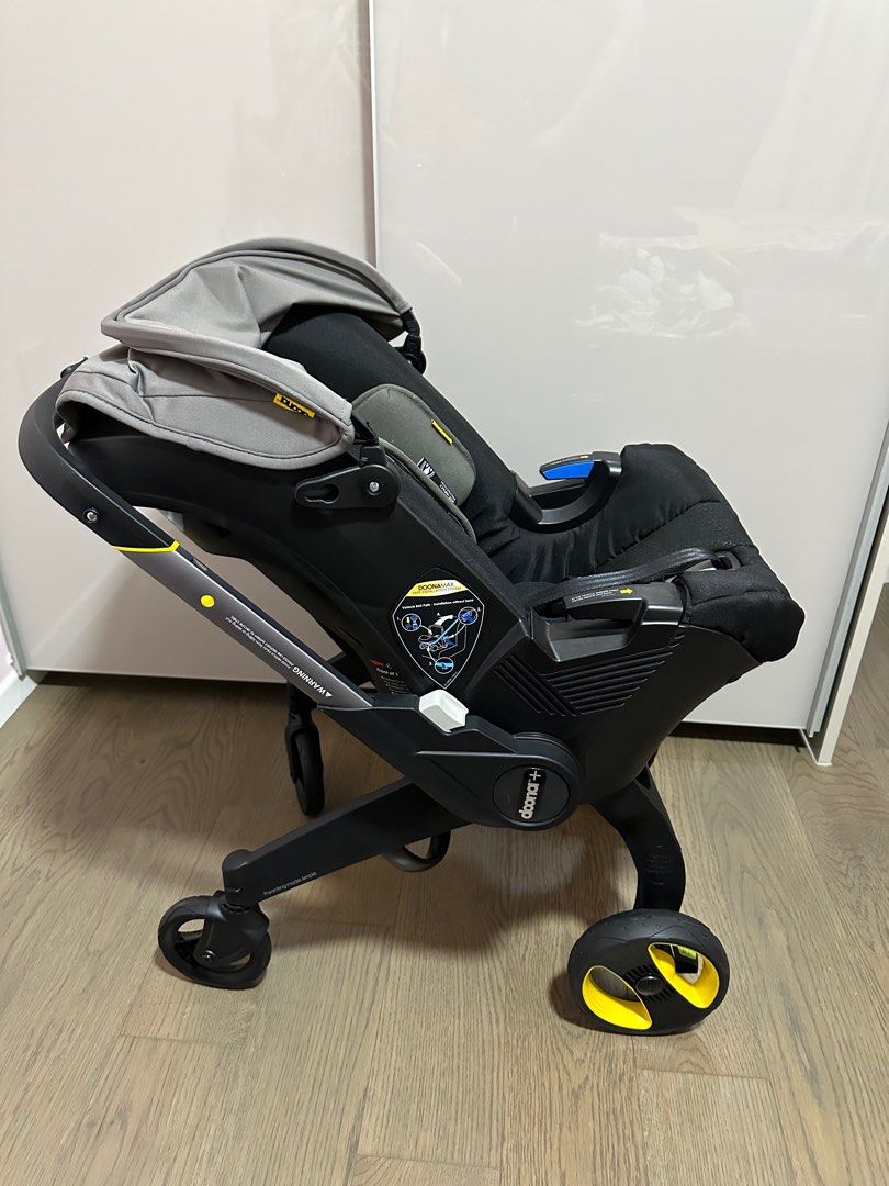 Doona car seat stroller + ISOFix base, Babies & Kids, Going Out, Car