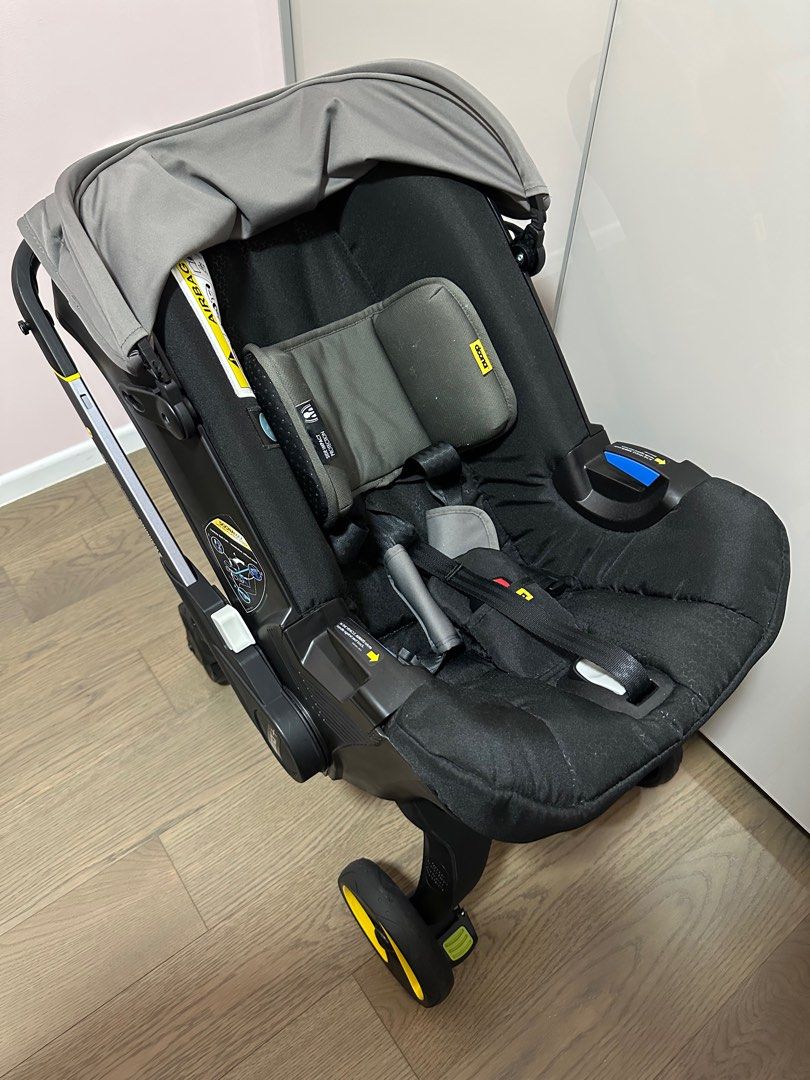 Doona car seat stroller + ISOFix base, Babies & Kids, Going Out, Car