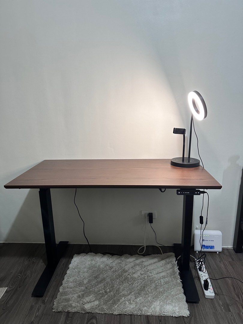 Seville classics ergonomic shop table