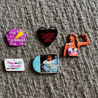 Taylor swift arylic keychain ( swipe for more designs), Hobbies & Toys,  Stationery & Craft, Art & Prints on Carousell