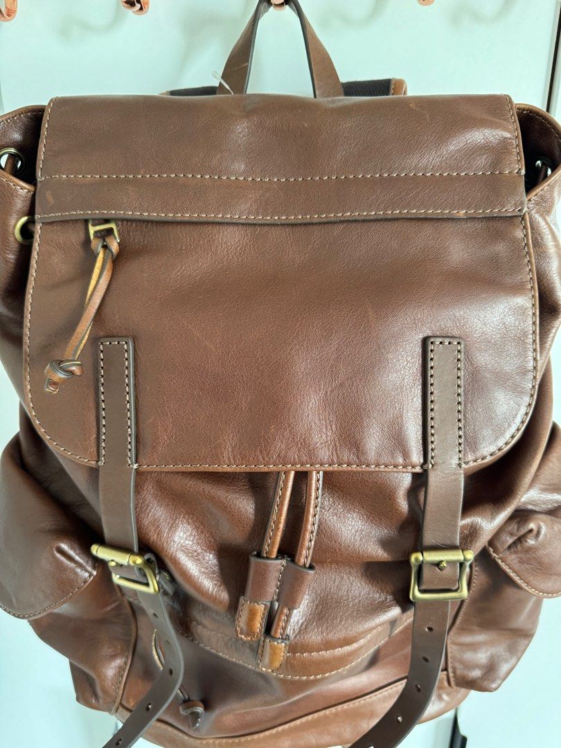 Fossil defender rucksack store