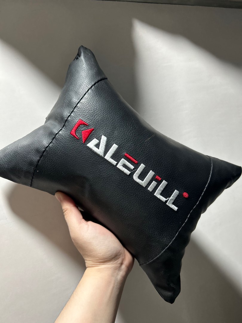 Gaming chair 2025 pillow