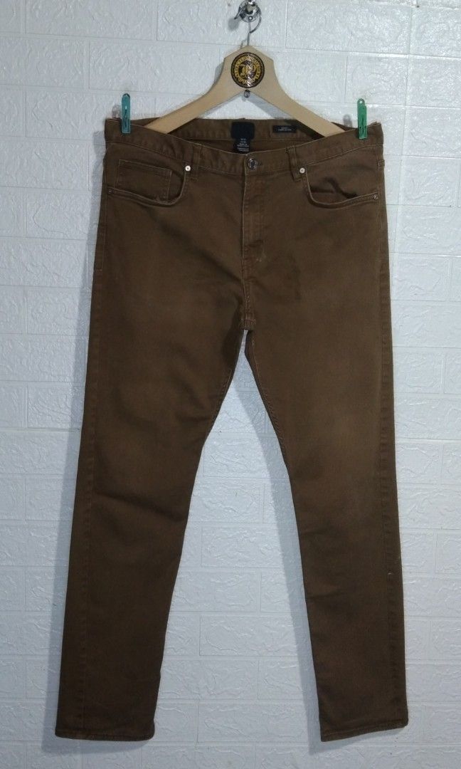 H and m chino store