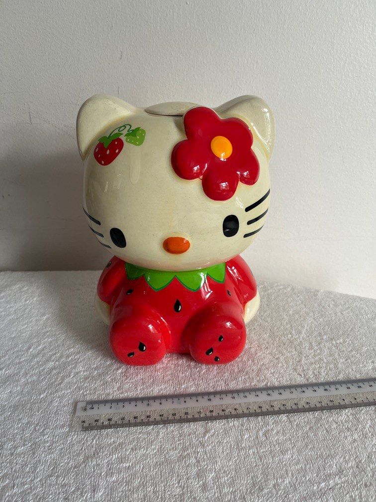 Hello Kitty Piggy Bank, Hobbies & Toys, Toys & Games on Carousell