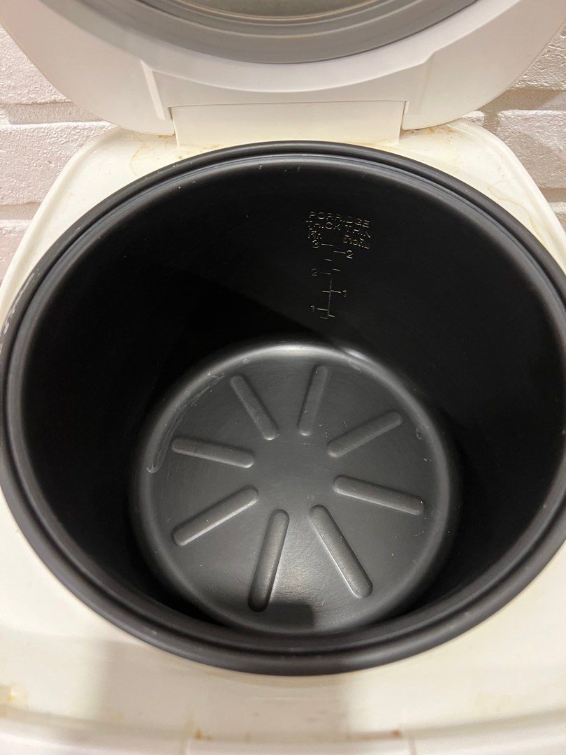 Hitachi rice cooker RZZH18Y, Furniture & Home Living, Kitchenware