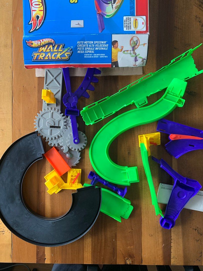 Hot Wheels wall track, Hobbies & Toys, Toys & Games on Carousell