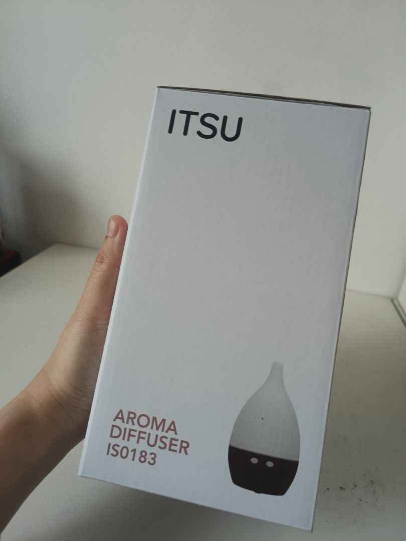 ITSU Aroma Diffuser (Category: Home Fragrance) located in Bandar Hilir. Submitted by sharon_clearance (Listing ID 1265152181, Image 1). Description: Authentic Aroma Diffuser with ISO183.