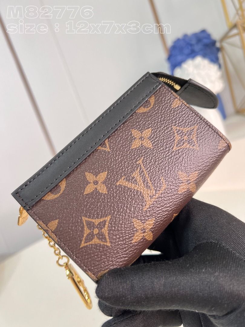 Louis vuitton 2025 key pouch size