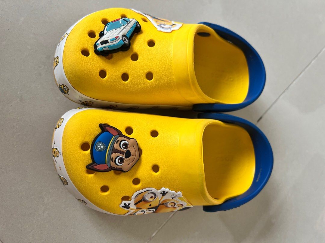 Who sells kids crocs store