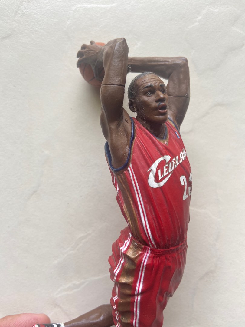figurine nba lebron james