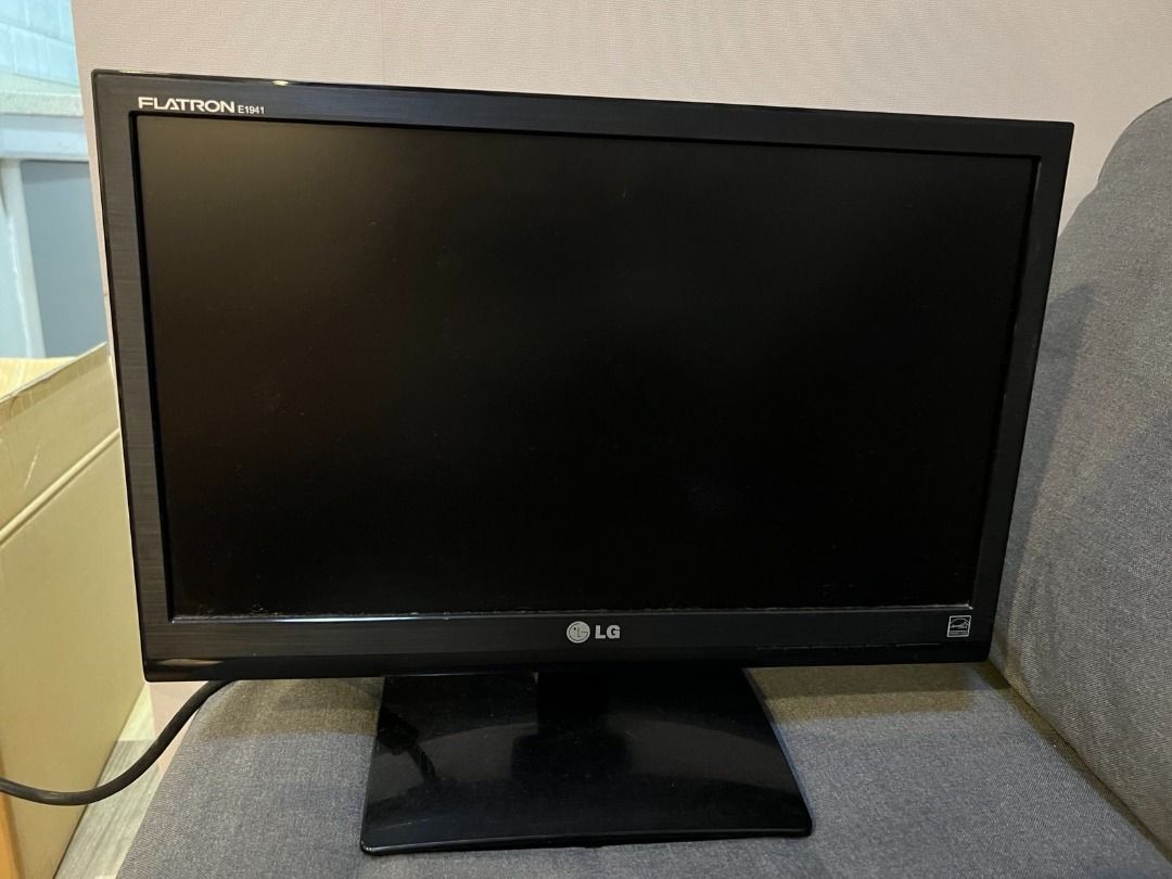 LG Monitor (Category: Desktops) located in Makati City. Submitted by sunnydeleon (Listing ID 1265317894, Image 1). Description: - Screen size: 16x9" - Can be connected to Mac/PC.