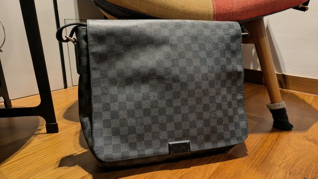 Louis Vuitton Damier District GM Laptop Messenger