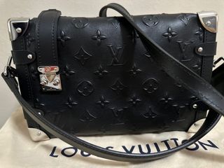 Petit noé trunk leather handbag Louis Vuitton Blue in Leather