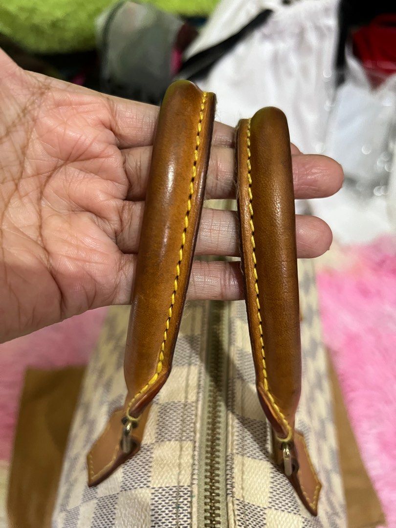Lv asur speedy 25 (Category: Luxury Bags & Wallets) located in Calamba. Submitted by aliehs18 (Listing ID 1265160345, Image 3). Description: Elbi Speedy 25 Asur 💯Original moneyback guarantee if proven fake. Bought mismo 🇯🇵 sign of usage only comes with dust bag. maganda pa po inperson matigas pa ang canvas niya. mahal po ang mga size 25 ng lv good deal na toh promise‼️lalo na sa asur. mine niyo na yan..