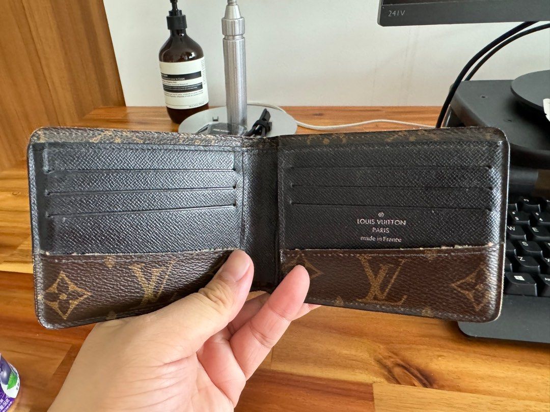 LOUIS VUITTON LV JAMES WALLET M60251, Luxury, Bags & Wallets on Carousell