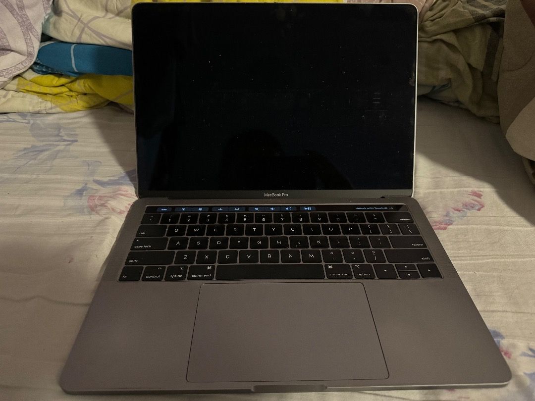 MacBook Pro（13 英寸，2019，四個Thunderbolt 3 連接埠） (I7 16GB+