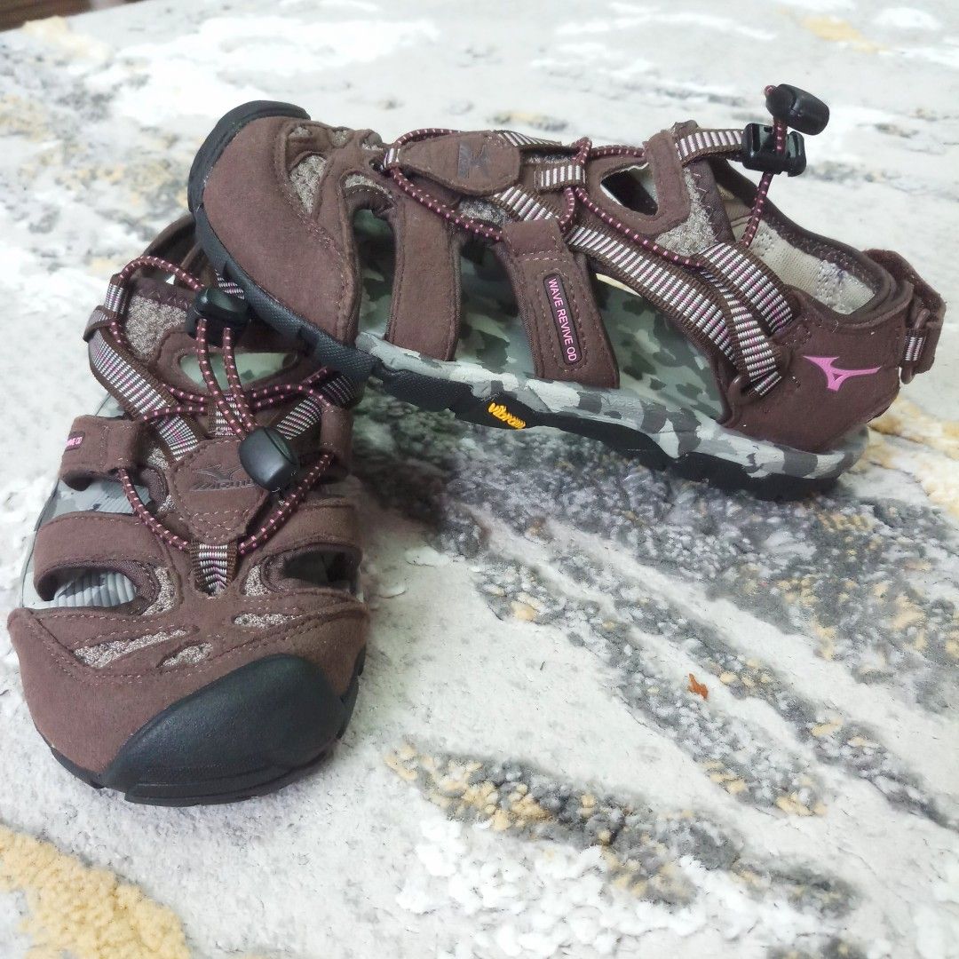 Mizuno sandals top