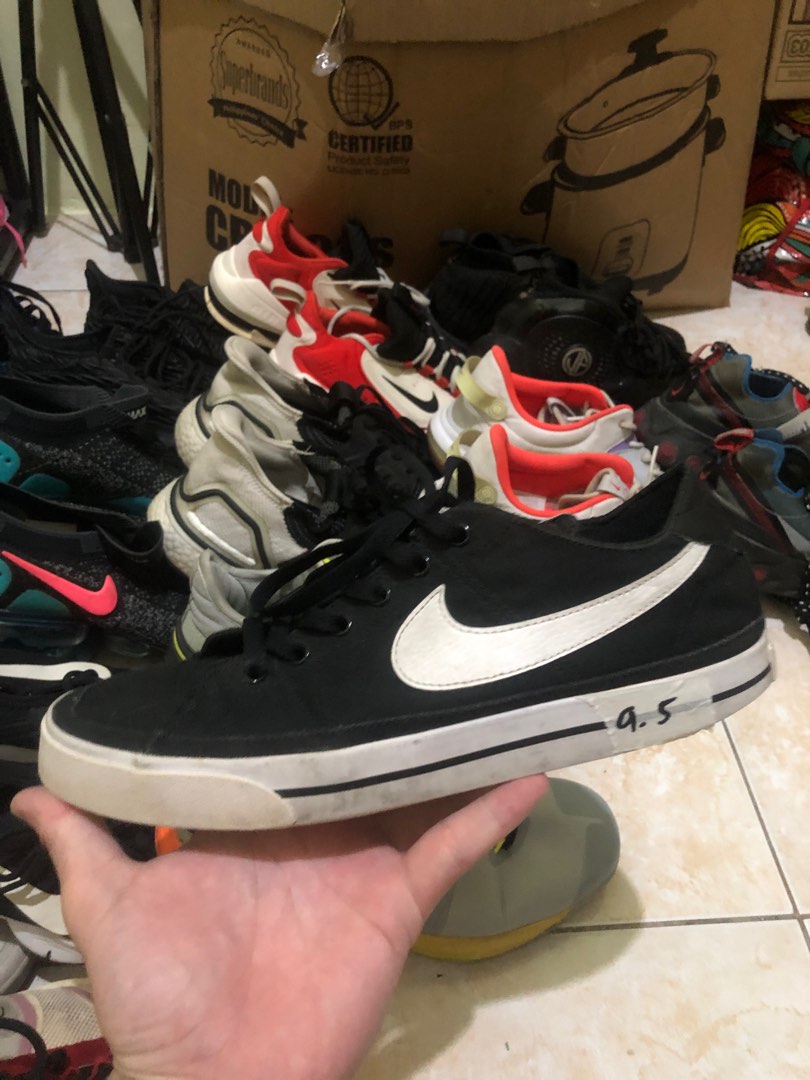 stores that carry nike shoes