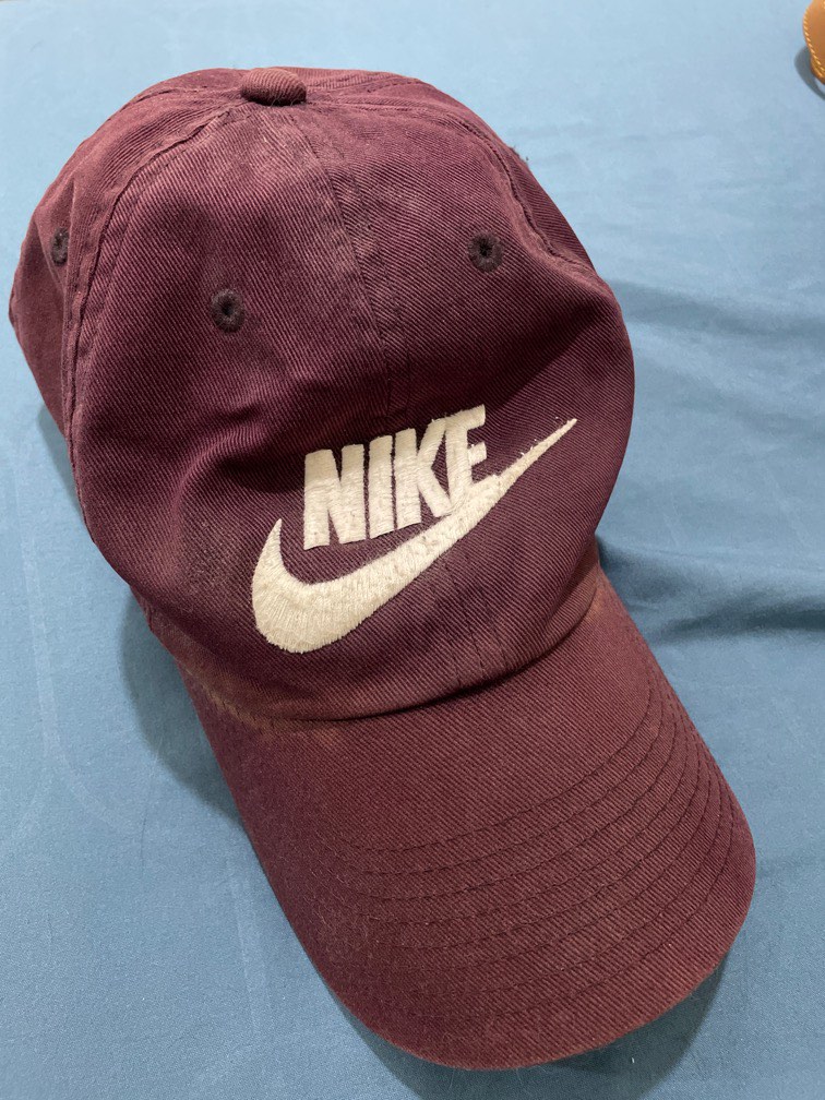 Burgundy top nike hat
