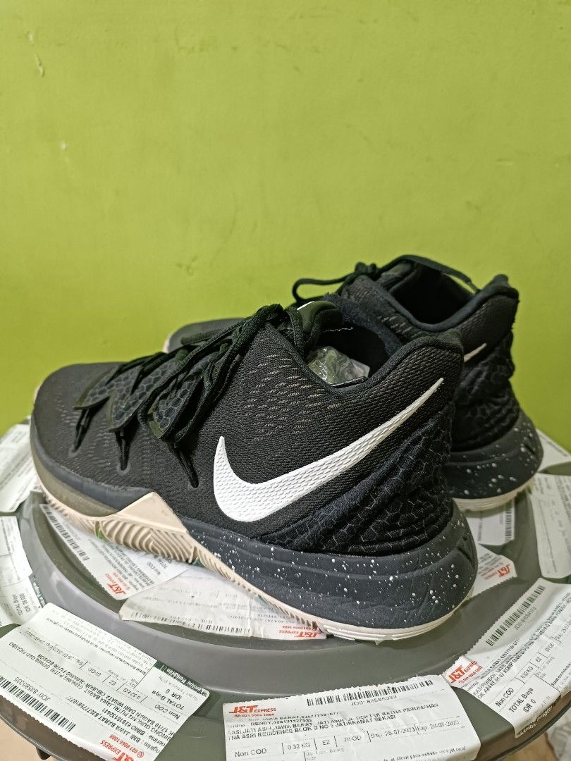 Kyrie sepatu 2024
