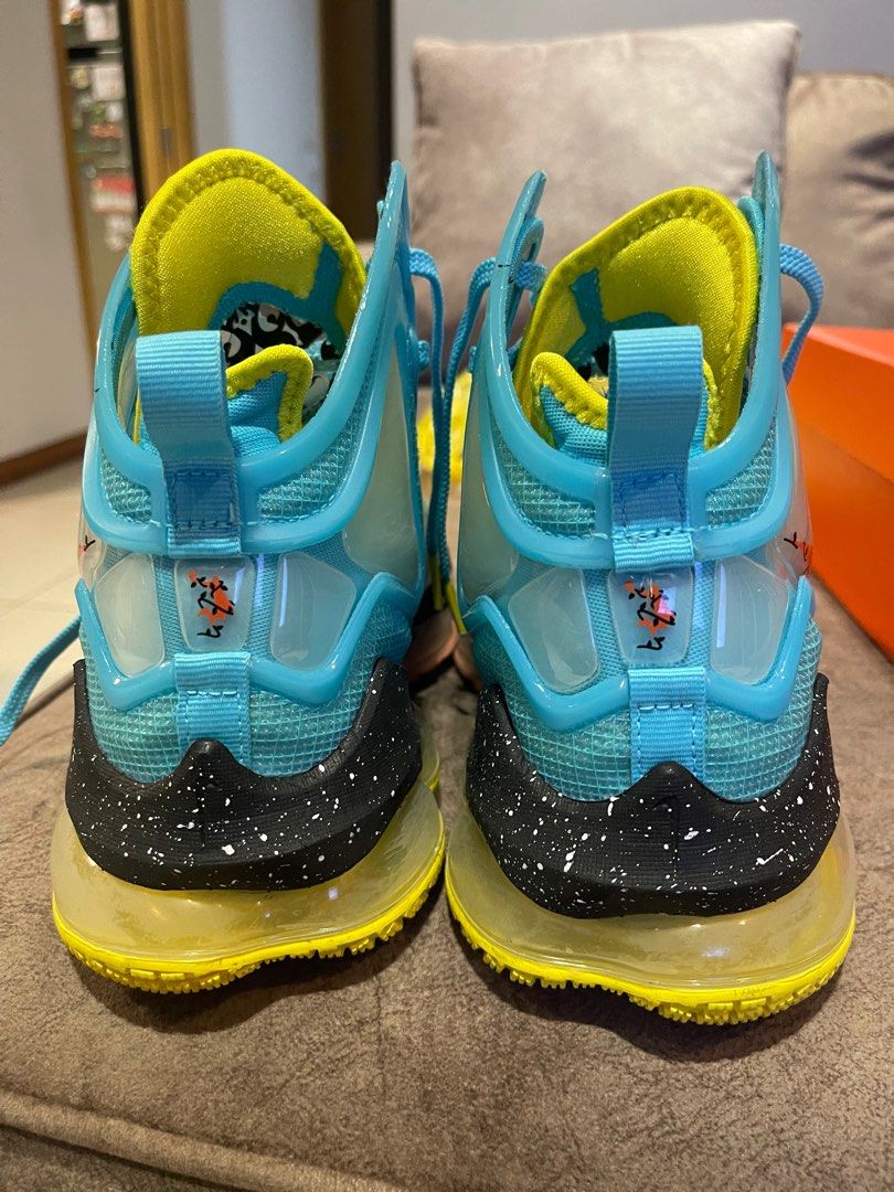 Nike lebron discount 18 christmas