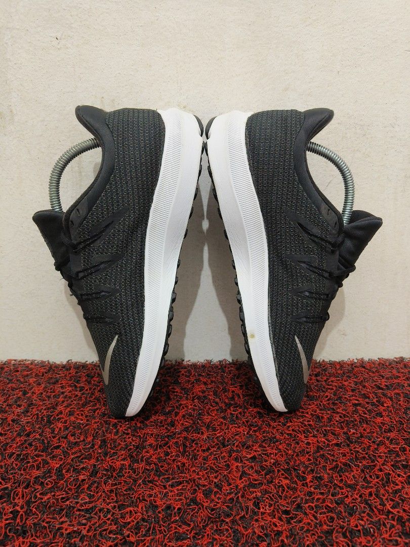 nike quest black gold