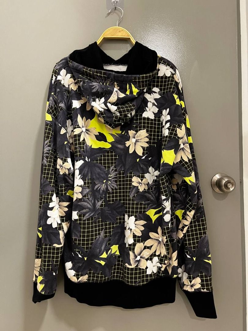 Nike deals floral sweater