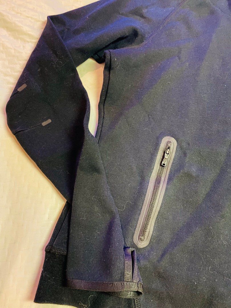 Nike sweater tech fleece pullover (Category: Coats, Jackets and Outerwear) located in Makati City. Submitted by sweetsj (Listing ID 1265274380, Image 3). Description: Color: black Size large Dimension: 18”x22” Color may vary due to lighting .