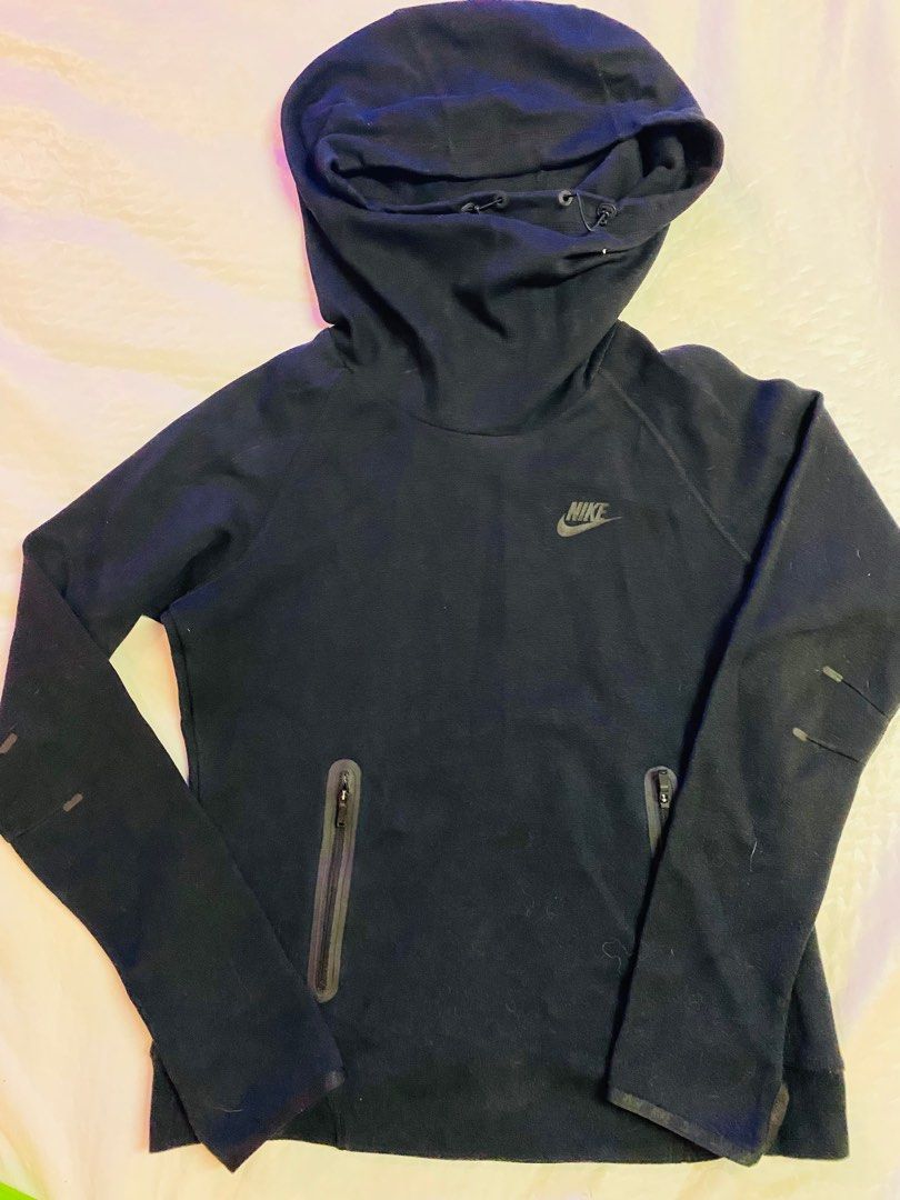 Nike sweater tech fleece pullover (Category: Coats, Jackets and Outerwear) located in Makati City. Submitted by sweetsj (Listing ID 1265274380, Image 2). Description: Color: black Size large Dimension: 18”x22” Color may vary due to lighting .